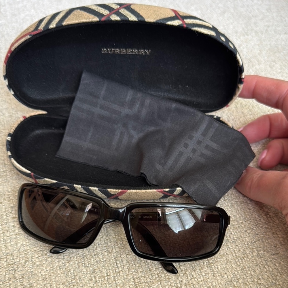 Burberry Black Sunglasses with Classic Check Case - Picture 3 of 9